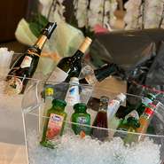 17：30～18：00のご入店でグラスワインORグラススパークリングが1杯500円で楽しめます。お酒が苦手な方にはソフトドリンクをご準備、ヒトサラ限定の特典です。