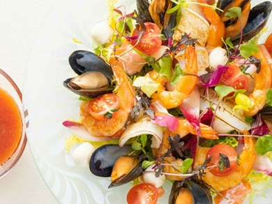 彩り豊かな目でも楽しめる料理に魅了される