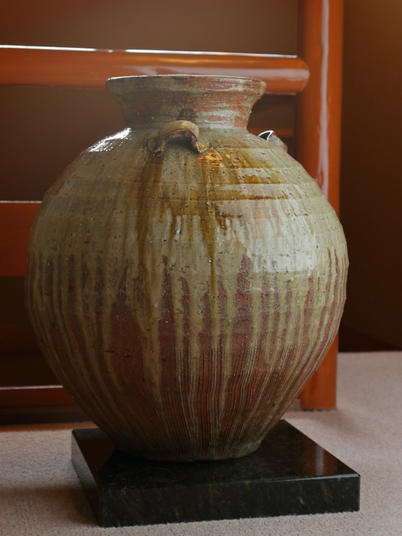 館内全体が魯山人芸術の展示場。季節の味と風情が宿る老舗料亭