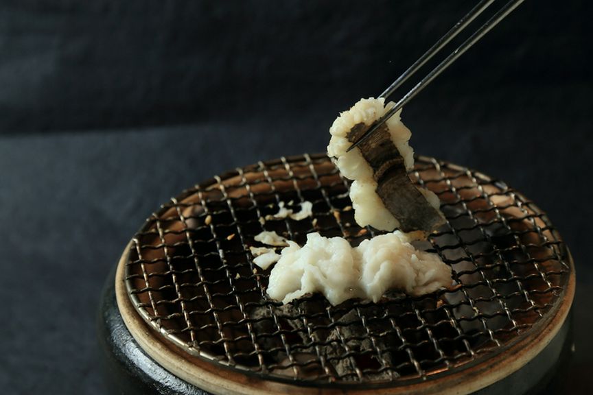 季節の訪れを告げる『鱧の炭火焼き（夏季限定）』