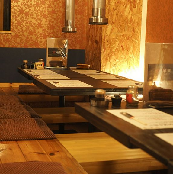 家族行事や宴会にぴったりの掘りごたつ式テーブル席を完備