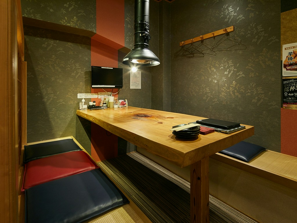 落ち着いた空間のなか、のんびり焼肉を満喫