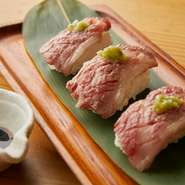 飼料からこだわった「名人和牛」をはじめ、上質な国産和牛を提供。人気部位に新鮮なホルモン、普段なかなかお目にかかれない希少部位をメインに迎えたひと皿も用意しています。