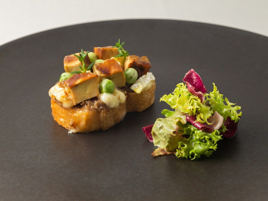 フォアグラコンフィと和牛のリエットのタルティーヌ