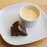 生地から手づくりするピザ、じっくりと時間をかけた煮込み料理はもちろん、スイーツにも手を抜くことはありません。昔ながらのレシピでつくられるスイーツは、どこか懐かしく「ホッ」とするおいしさです。
