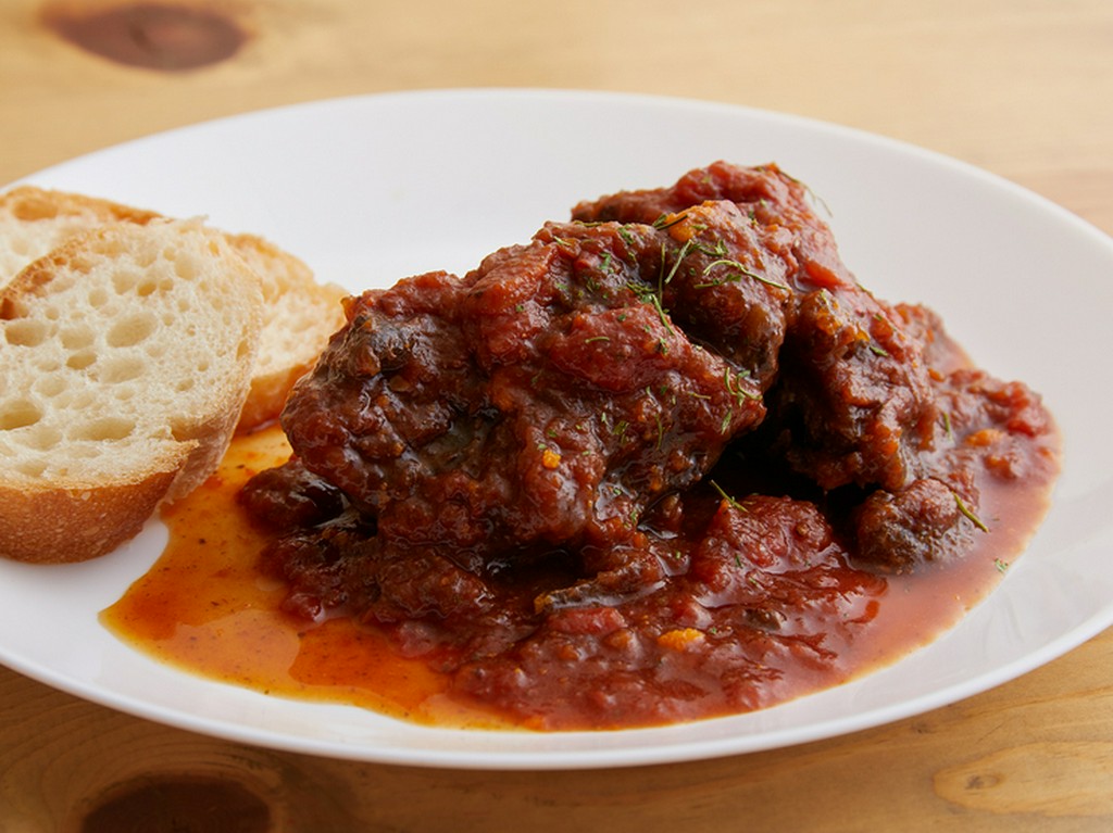 ホロッと崩れるほどやわらかな『牛ほほ肉の赤ワイン煮込み』