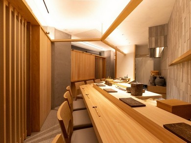 仕入れからこだわる江戸前鮨。接待でもご利用ください。