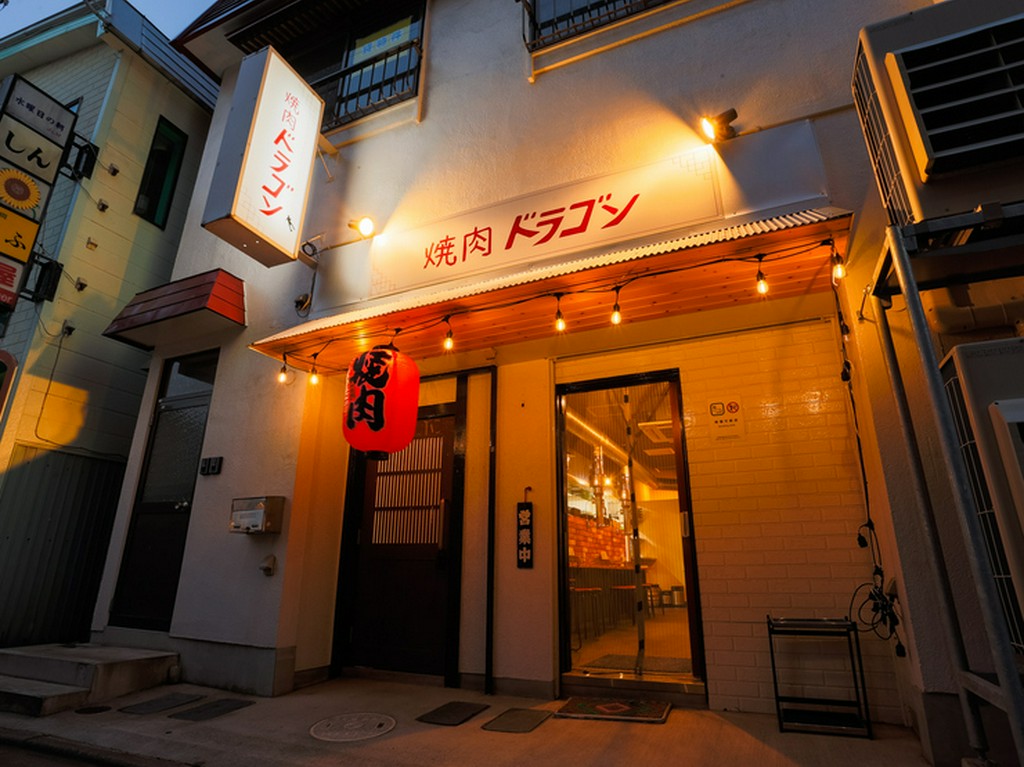 “屋台”をイメージしてつくられた【焼肉ドラゴン】