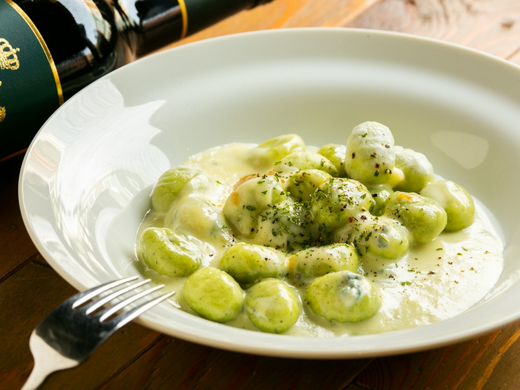 濃厚な味わいともちもち食感が堪らない『ほうれん草のニョッキ　ゴルゴンゾーラソース』