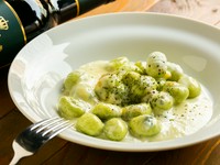 濃厚な味わいともちもち食感が堪らない『ほうれん草のニョッキ　ゴルゴンゾーラソース』