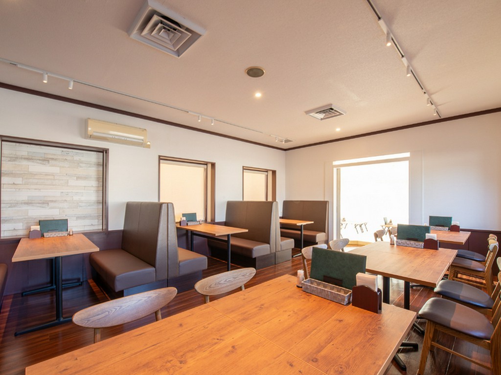 おしゃべりとともに楽しむくつろぎのランチタイム