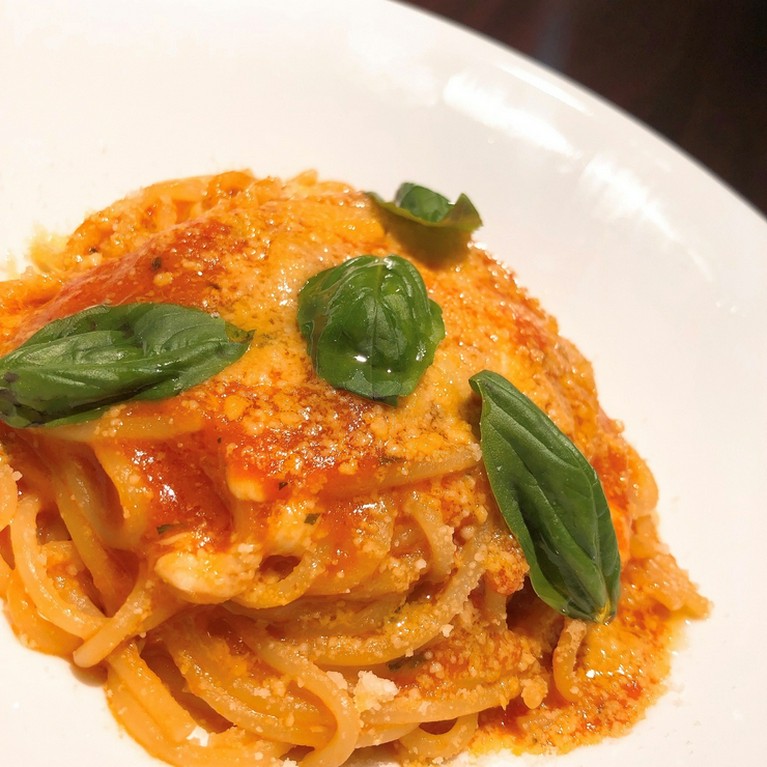 バジルとモッツァレラのトマトパスタ