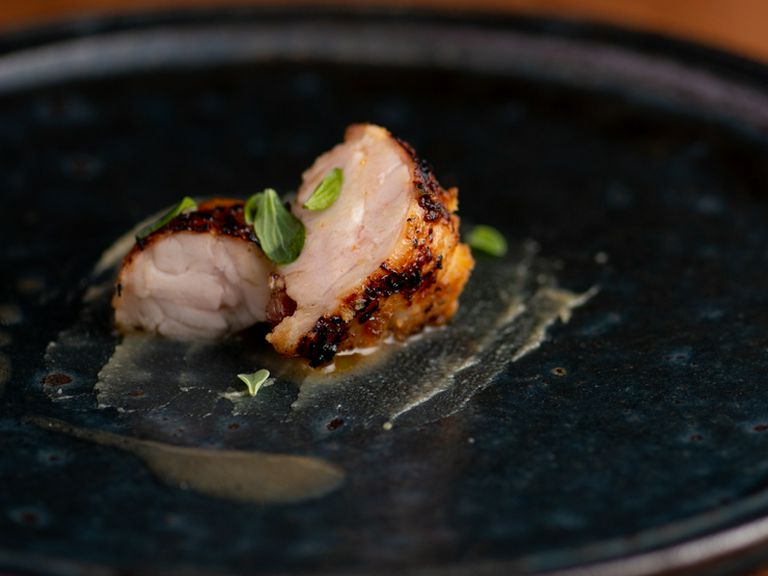 フルーツ糀に漬け込んだ大山鶏の手羽先の炭火焼き