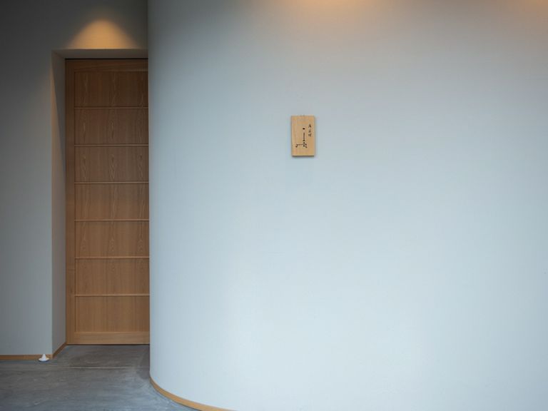 大濠公園駅から2分ほど歩いたマンションの1階にある隠れ家空間