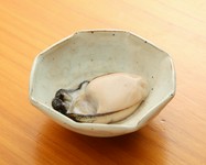 海のミルクと呼ばれる旬の牡蠣は栄養満点です！その時期に美味しい生ガキを全国各地から取り寄せております。