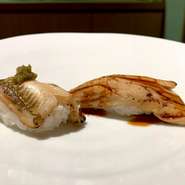 対馬海域特有の脂が乗った小魚や甲殻類を餌にしているため、上品でしっかりとした脂が乗っており、とても美味しいです。対馬海域特有の脂がのった小魚や甲殻類を餌にして育つため、上品でありながらコクのあるしっかりとした脂がのっています。大変味わい深く、煮詰めや塩、柚子胡椒など、お好みの味付けでお召し上がりください。