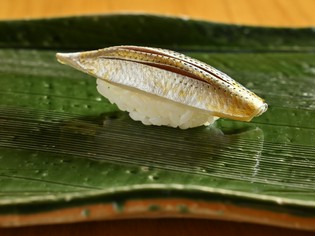 国産の天然魚介にこだわり、その時季最高の食材を取り揃える