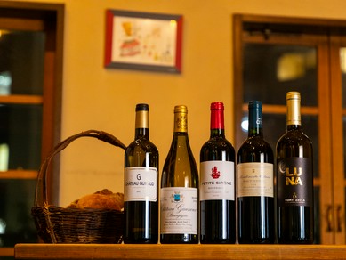 選りすぐりのワインが約80種類