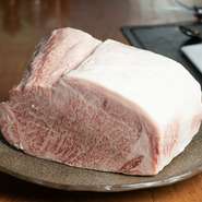 厳選されたA4、A5ランクの「和牛」と秘塩「ローズソルト」