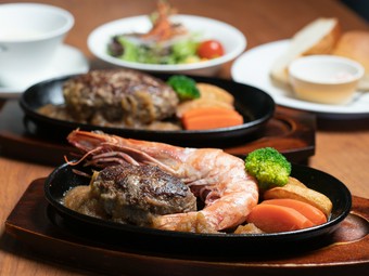 柔らかくて脂の旨みが濃く、贅沢なおいしさ。ランチで人気のハンバーグメニュー『黒毛和牛ハンバーグ 』