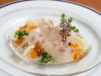 海なし県だからこその味わい。旬の鮮魚をオリーブオイルでからめた『海鮮のカルパッチョ』