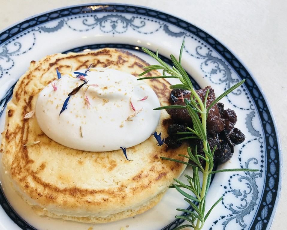 大人味のパフェ、ハーブやスパイスを取り入れたデザートが充実