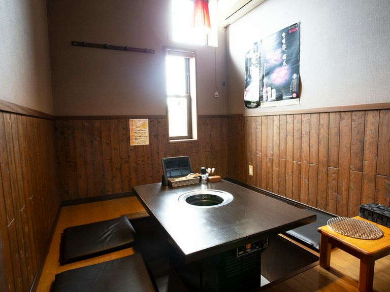 掘り炬燵で足を伸ばしてリラックス。まったり過ごせる