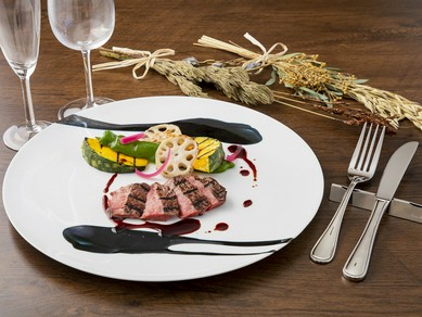 メインディッシュと合わせたい、フランス産や南アフリカ産ワイン