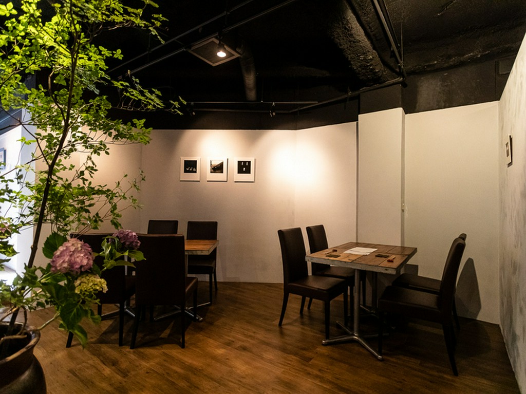 喧騒を離れた空間は、穏やかな時が流れる二人の隠れ家