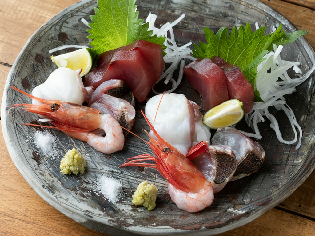 新鮮な旬の海の幸を吟味。粋な大人の蕎麦前が叶う『お造り』