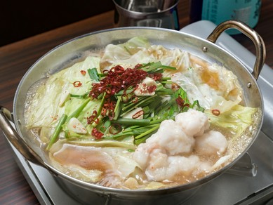 新鮮なもつはプリプリの食感を楽しめ、脂は甘くコラーゲンもたっぷりとれる『もつ鍋』