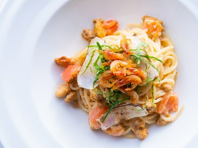 旬の素材をふんだんに使用したパスタが自慢『桜エビとヤリイカのスパゲティ』