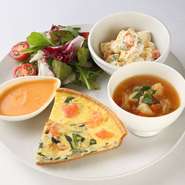 具材は当日スタッフにお尋ねください。
※スープは別添えになります。
※パン・スープお代わり自由！
