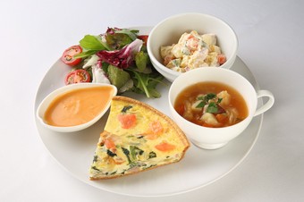 茗荷谷で大人気！本日のキッシュプレートランチ