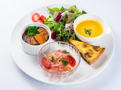 人気NO.１！人気の三種類が全部ついてる【コンビランチ】プレート