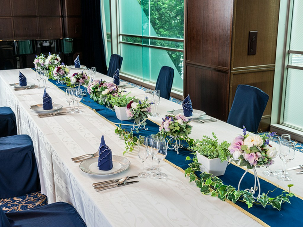 ソーシャルディスタンスを保った席配置。