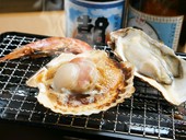 魚介の泡立ちや立ち上る蒸気、おいしそうな香りに食欲をそそられる『浜焼き』