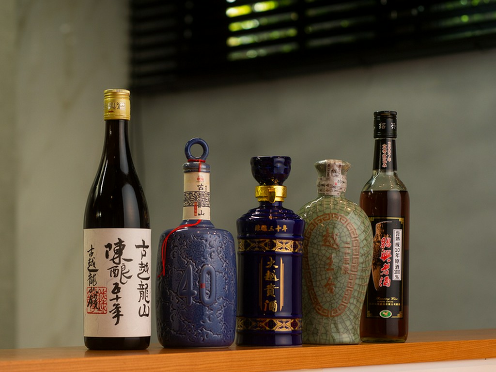 超貴重な紹興酒原酒があり、少量ずつの飲み比べも楽しめる