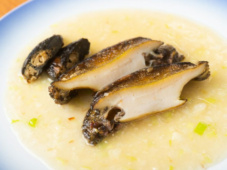 濃厚な旨みの絶品“肝ソース”で楽しむ『鮑のステーキ』