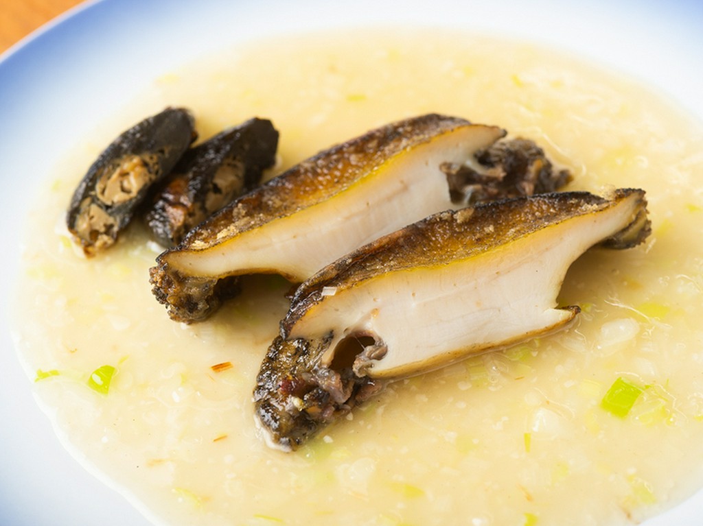 濃厚な旨みの絶品“肝ソース”で楽しむ『鮑のステーキ』