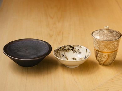 シンプルな風合いで料理を引き立てる器は、中村氏自らセレクト