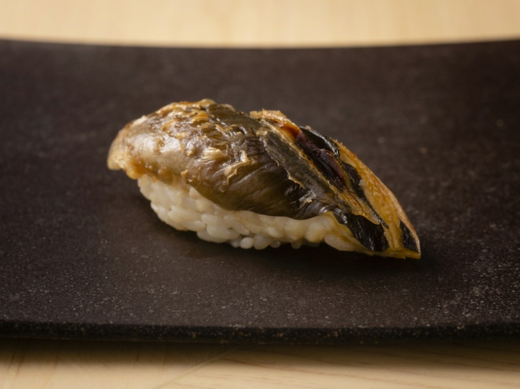 独自の手法を継承し、名店のDNAを実感する『穴子の握り』