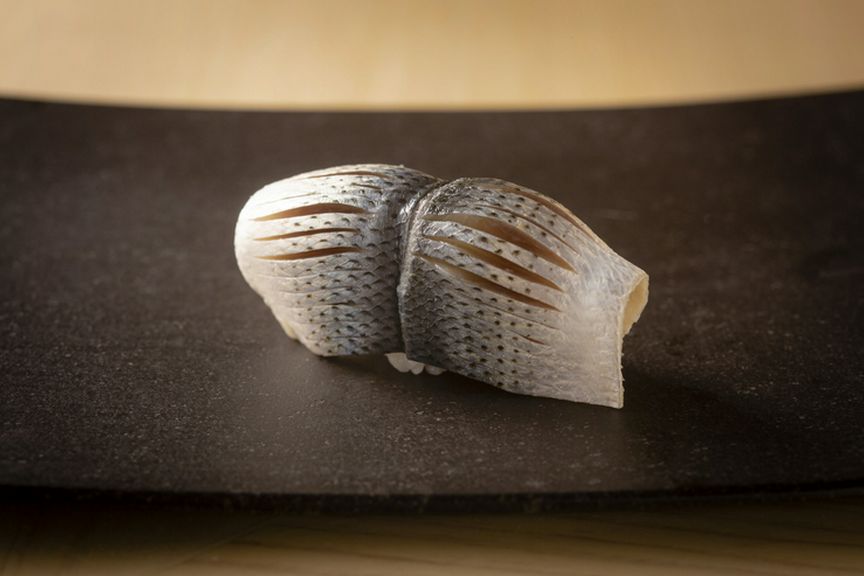 江戸前の見事な仕事ぶりを的確に伝える『コハダの握り』