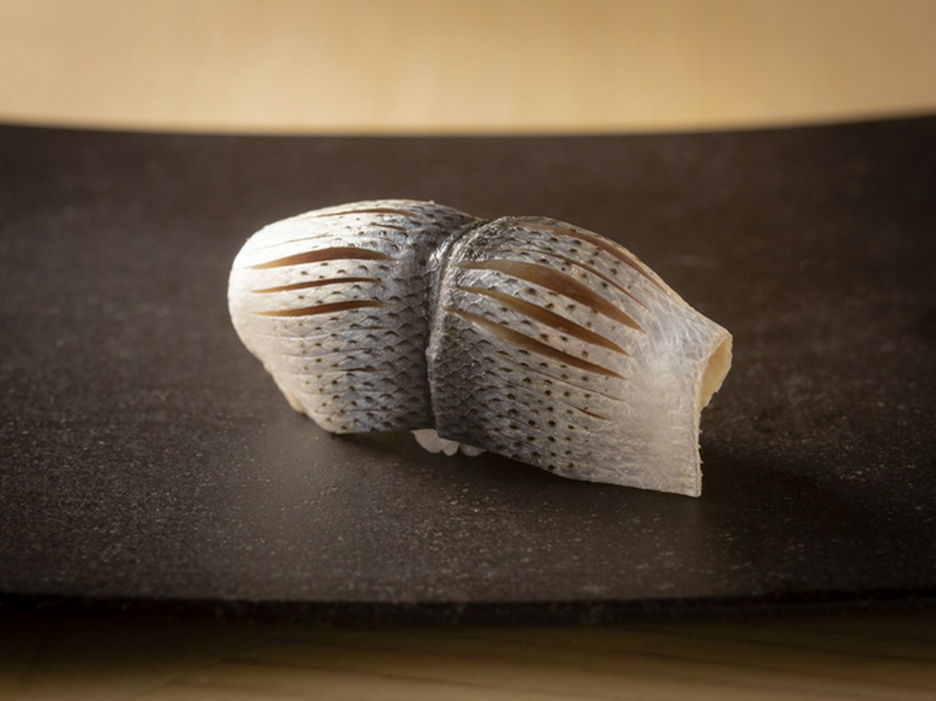 江戸前の見事な仕事ぶりを的確に伝える『コハダの握り』