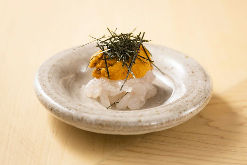 旬の時期だけにしか味わえない、ねっとりと濃厚な旨みが滲む『雲丹と白海老』