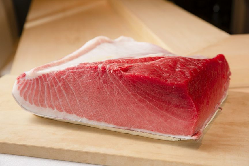 豊洲市場を中心に鮮魚を仕入れ。マグロはその代表格