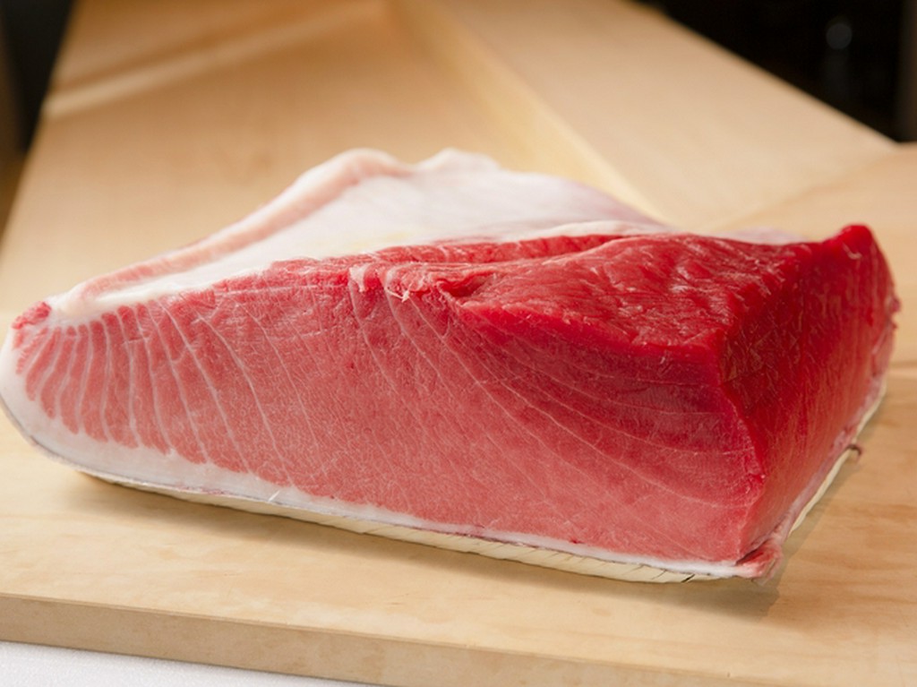 豊洲市場を中心に鮮魚を仕入れ。マグロはその代表格