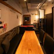 オシャレで隠れ家的空間の店内は、デート利用にぴったりです。シェフが腕によりをかけたこだわりのコース料理は、身も心も満たされること間違いなし。大切な人との素敵な時間を、ぜひここで。