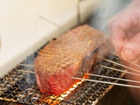 しっとりとした和牛の上質な旨みがクセになる『黒毛和牛コース』