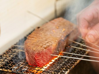 しっとりとした和牛の上質な旨みがクセになる『黒毛和牛コース』